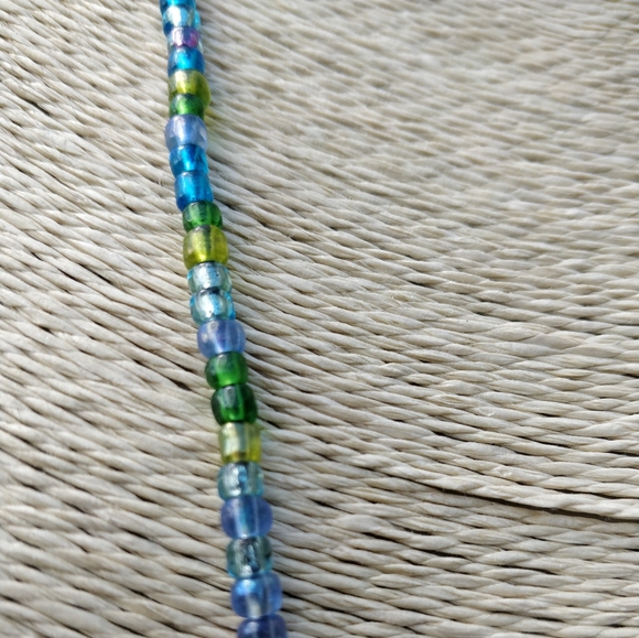 Boho hippie Green owl necklace w/ feathers & beads - Picture 3 of 6